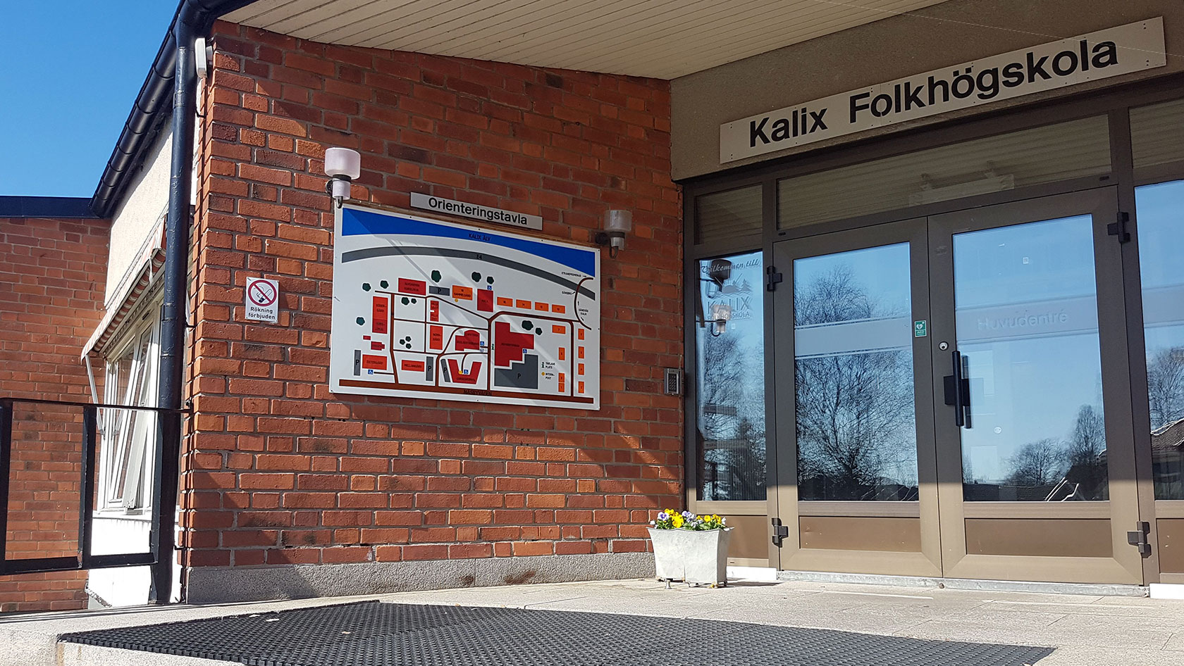 Entrén på Kalix Folkhögskola